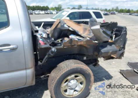 2017 Toyota Tacoma Sr V6 z USA, uszkodzony, nr VIN 3TMCZ5ANXHM109312